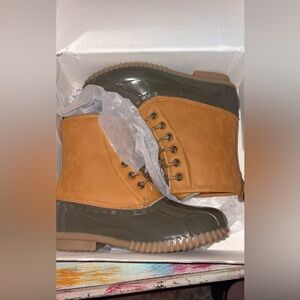 Women's Tan and Brown Lace-Up Boots